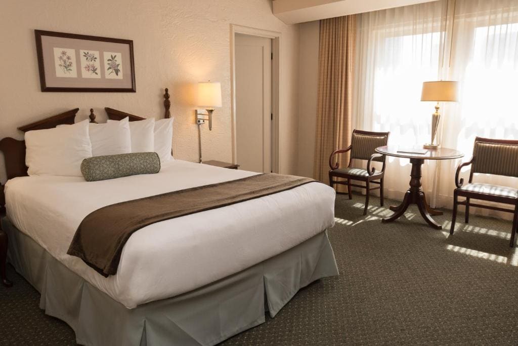 Deluxe Queen Room room - Image 2