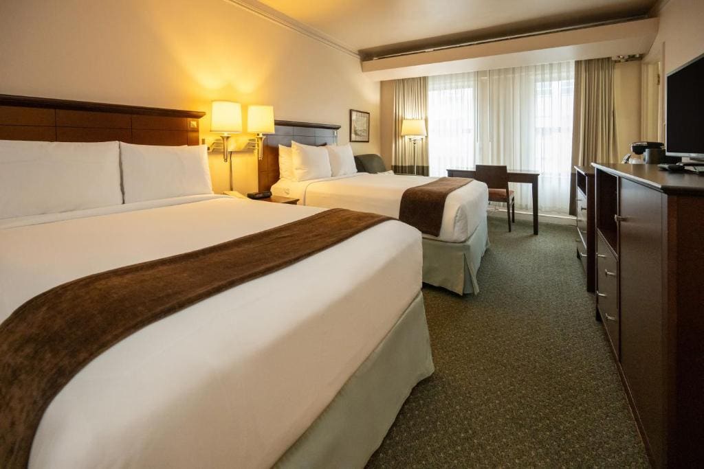 Deluxe Room with Two Double Beds room - Image 2