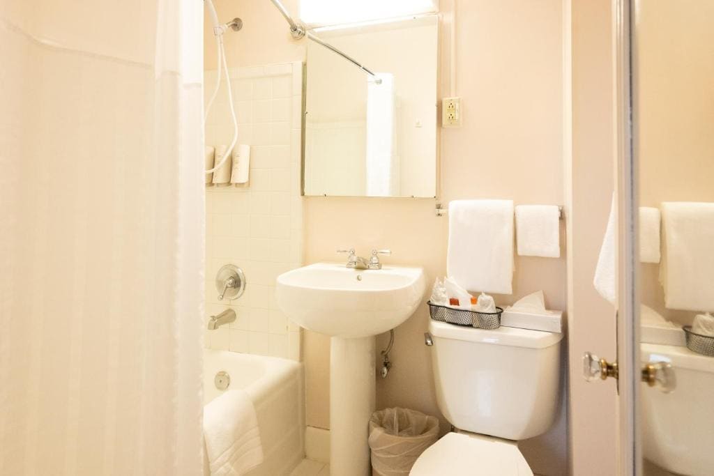 Junior Suite with King Bed room - Image 3