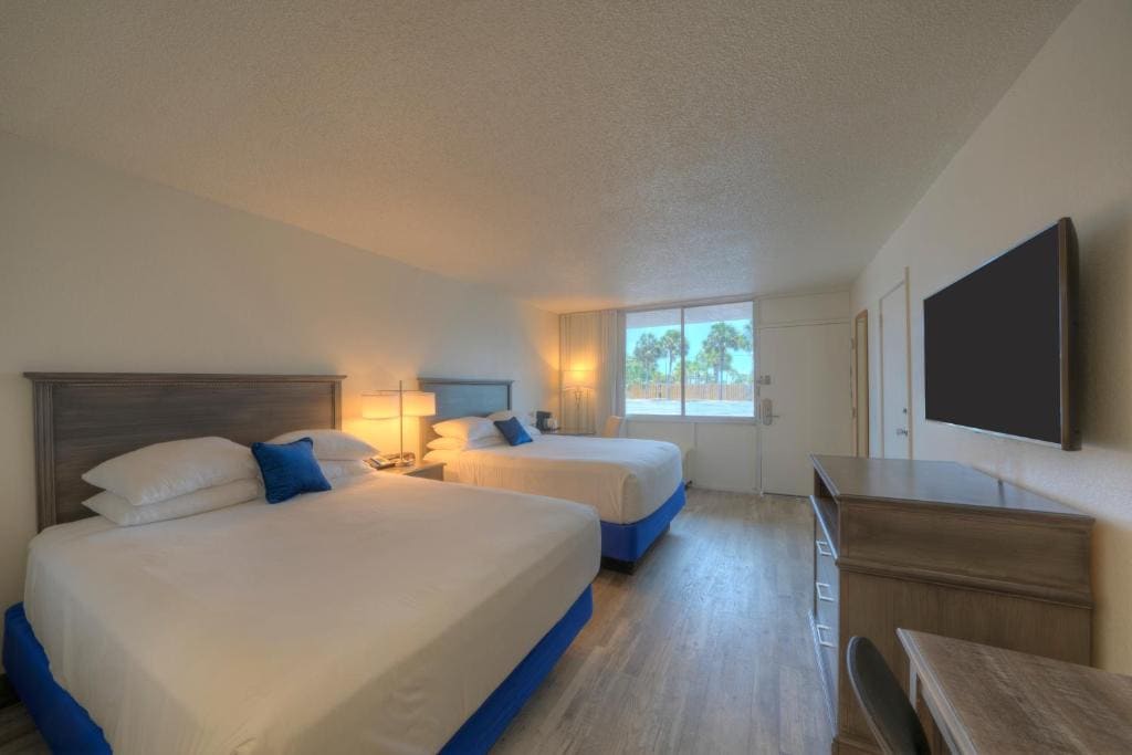 Queen Room with Two Queen Beds room - Image 2