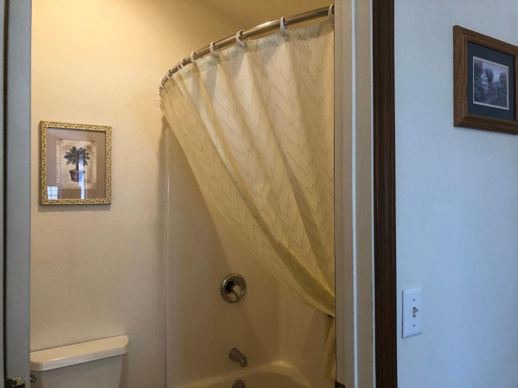 Queen Room with Two Queen Beds room - Image 3