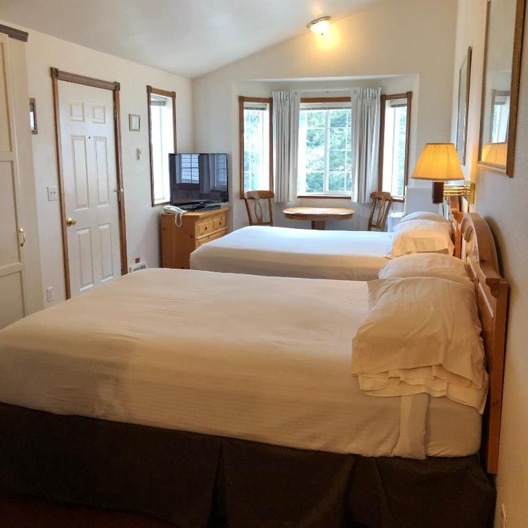 Queen Room with Two Queen Beds room - Image 2