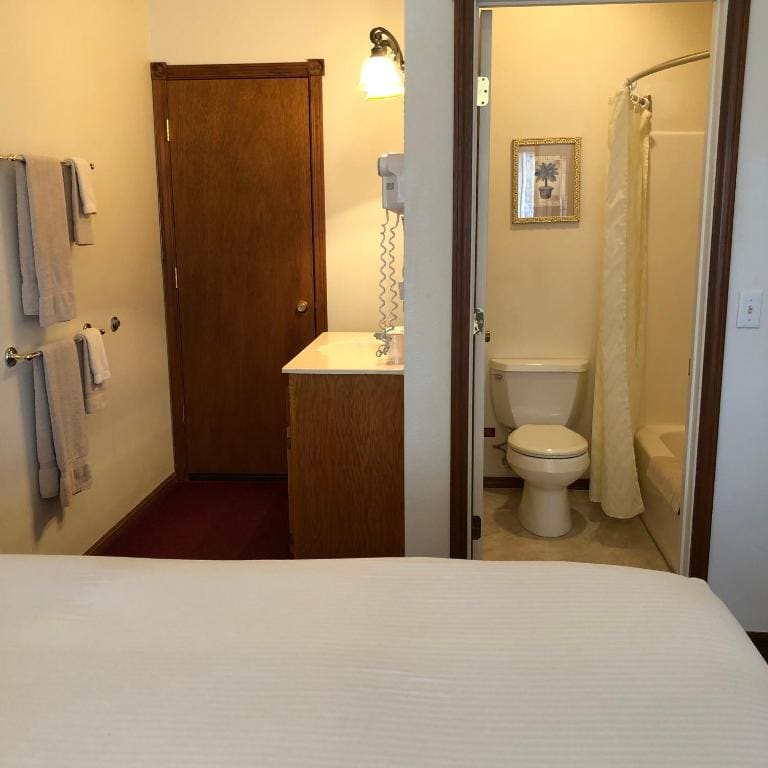 Queen Room with Two Queen Beds room - Image 1