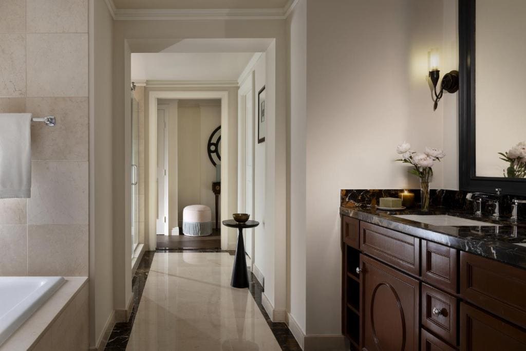 One-Bedroom Suite room - Image 2
