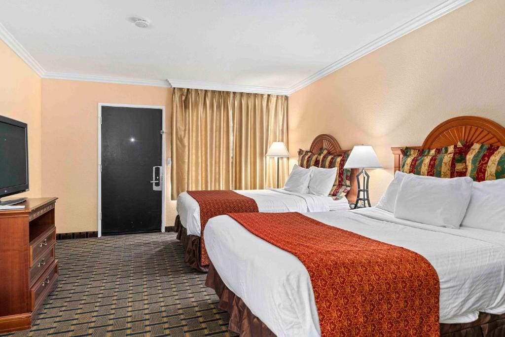 Standard Queen Room with Two Queen Beds room - Image 1
