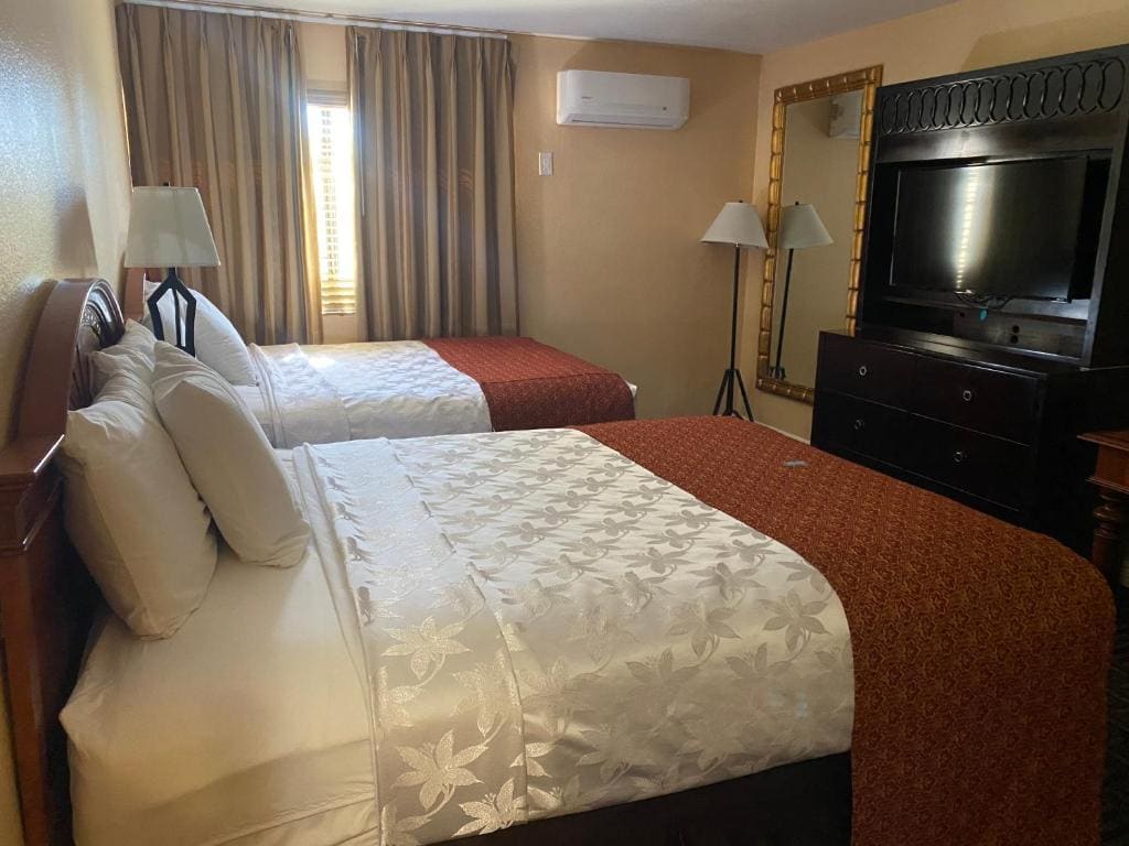Family Suite Accessible room - Image 1