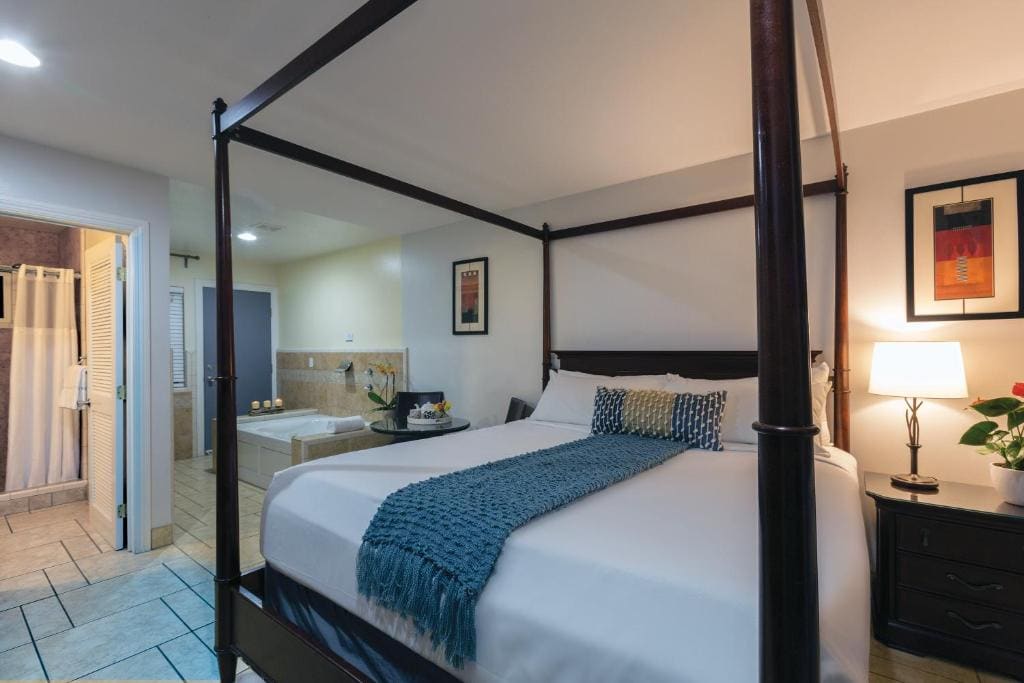 King Room with Spa Bath - Non-Smoking room - Image 2