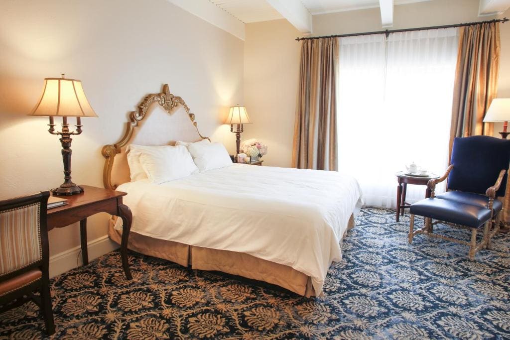 Deluxe Queen Room room - Image 1