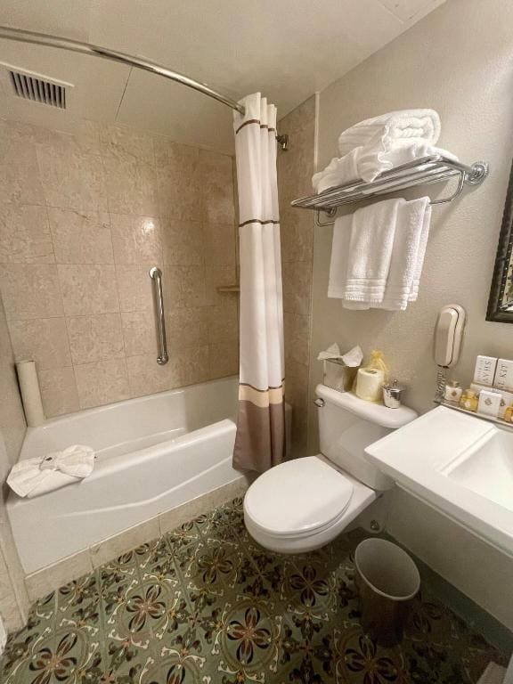 Glenwood Queen Room with Two Queen Beds room - Image 2