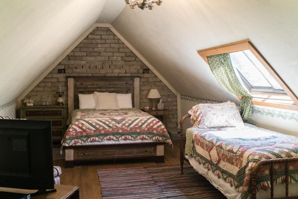 Triple Room with Private Bathroom room - Image 3