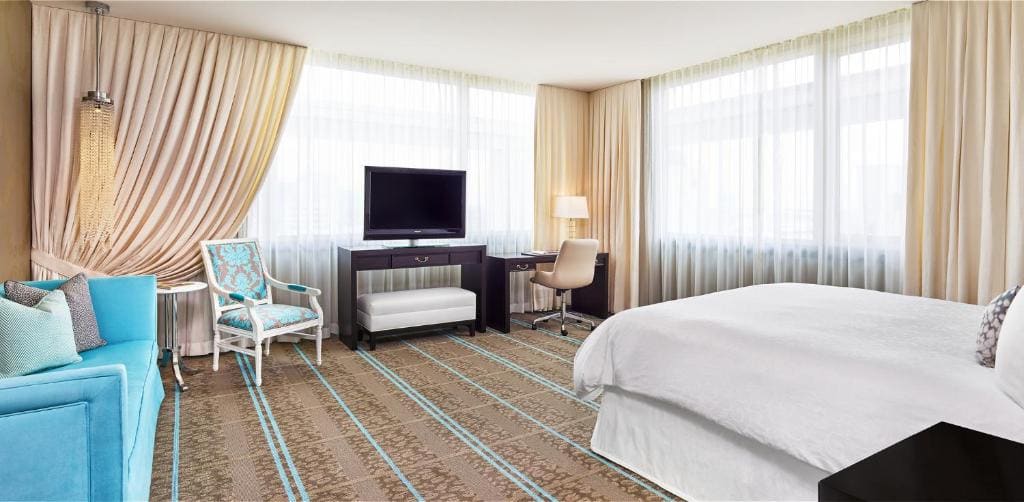 King Studio Suite with Sofa Bed room - Image 1