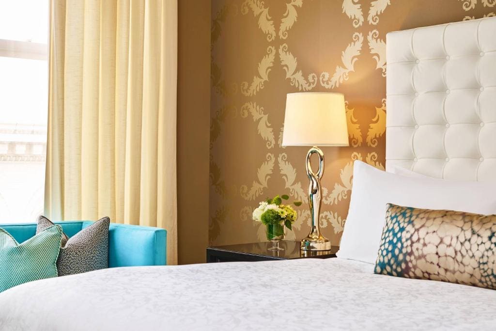 Deluxe, Guest room, 1 King, City view room - Image 2