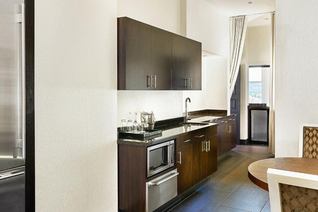 Meier & Frank Suite, Club level, Presidential Suite, 1 King room - Image 3