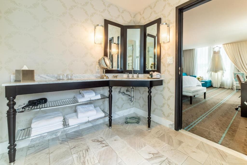 1 Bedroom Suite, 1 King room - Image 3