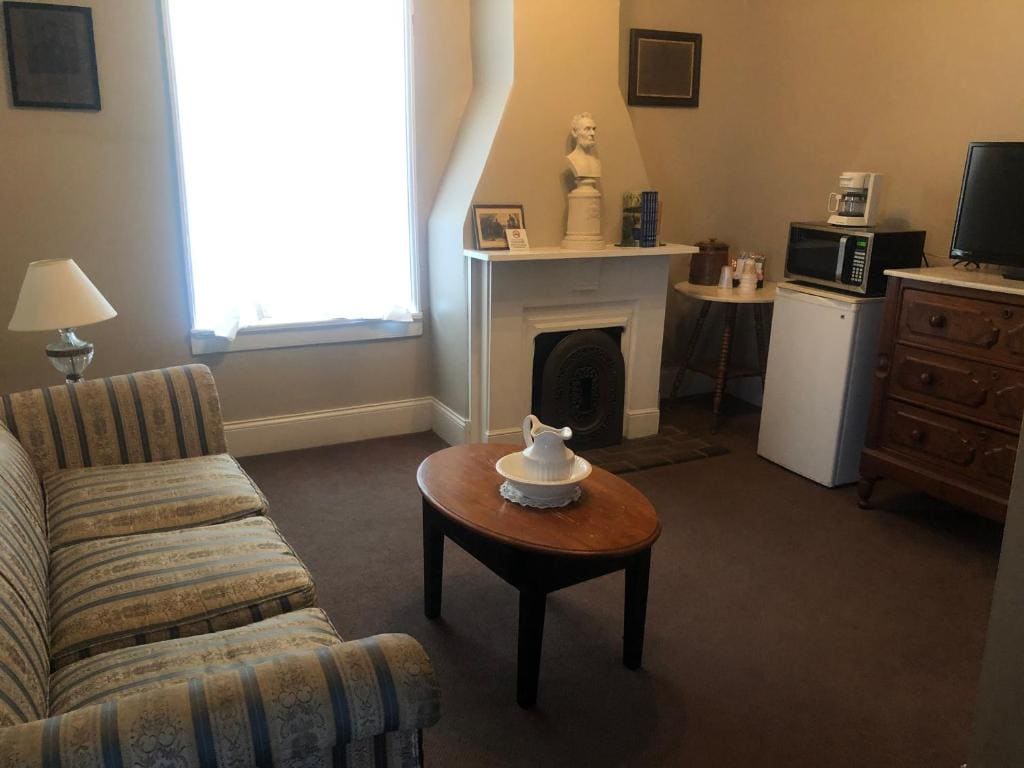 Standard Lincoln Suite room - Image 2