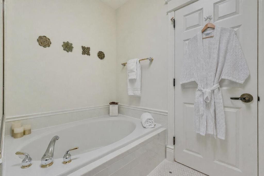 King Room with Spa Bath room - Image 3