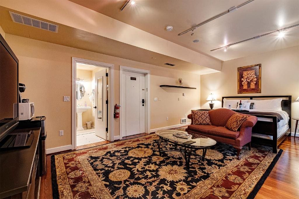 Deluxe King Room room - Image 3