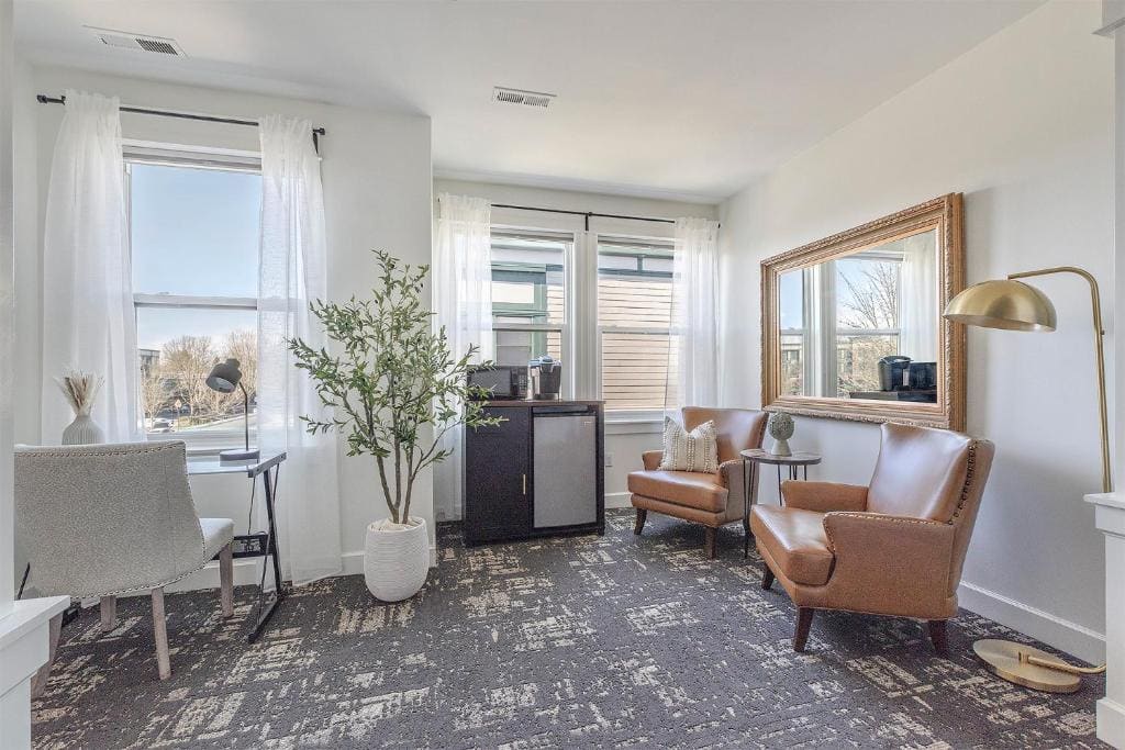Studio with Balcony room - Image 2