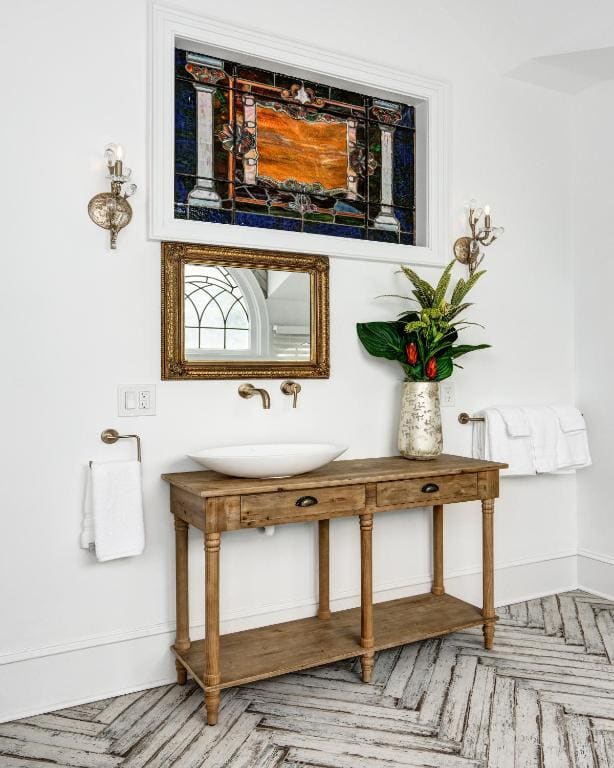 Deluxe King Room room - Image 2