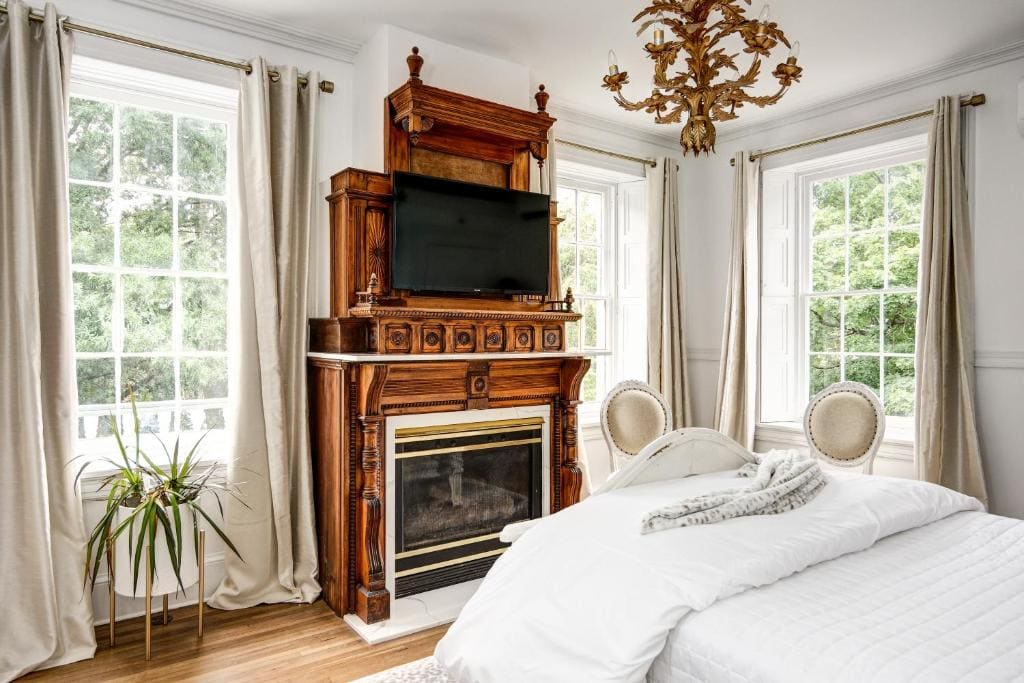 Deluxe Queen Room room - Image 1