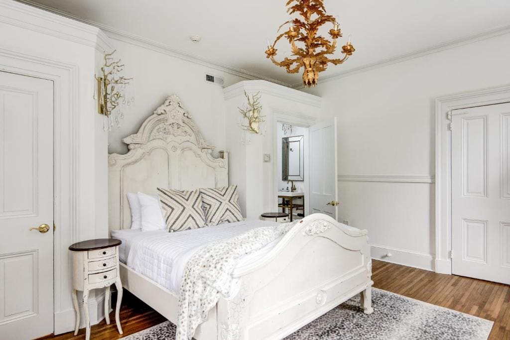 Deluxe Queen Room room - Image 2