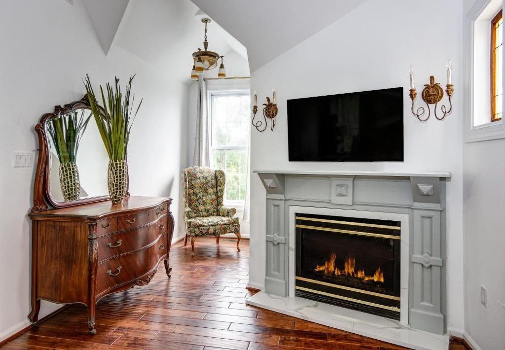 Luxury Triple Room room - Image 2