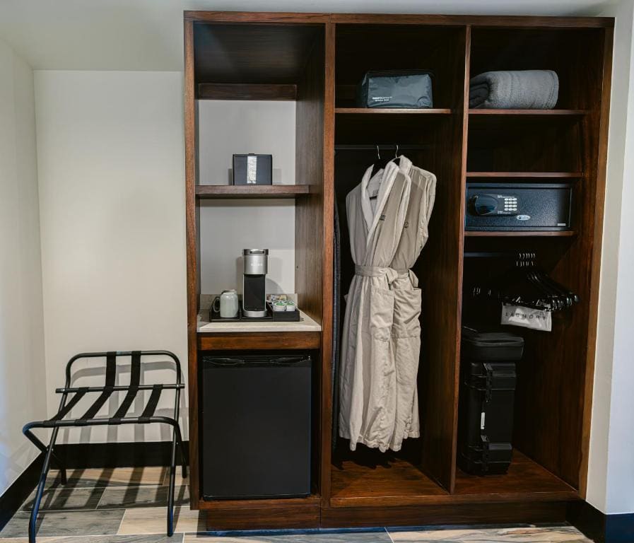 Suite with River View room - Image 2