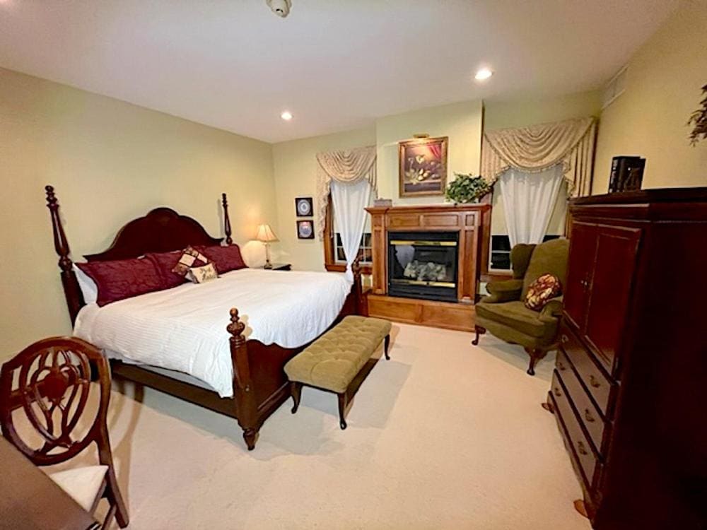 Deluxe King Room room - Image 3