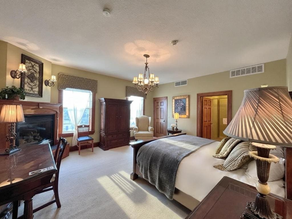 Deluxe King Room room - Image 1