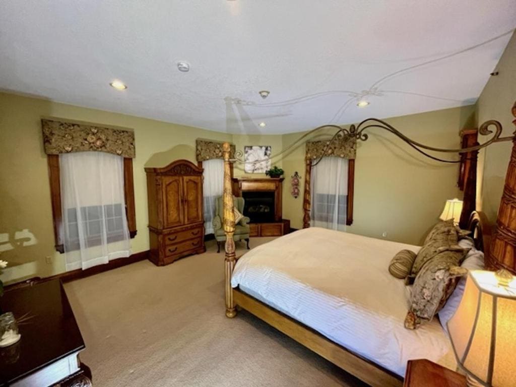 Deluxe King Room room - Image 2