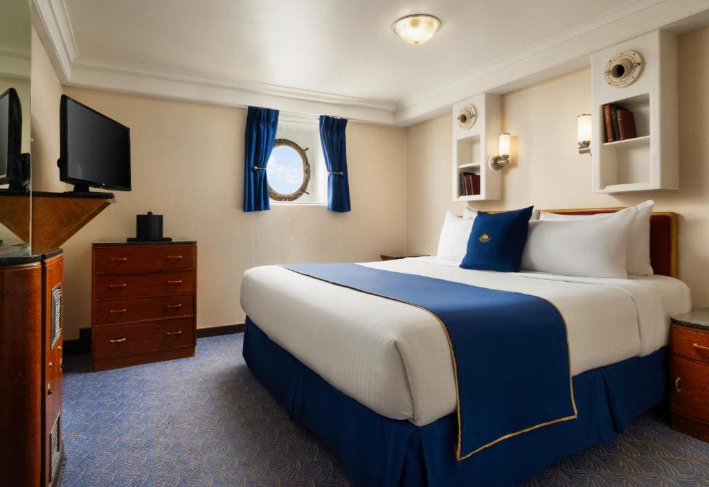 Harbor View Standard King room - Image 3