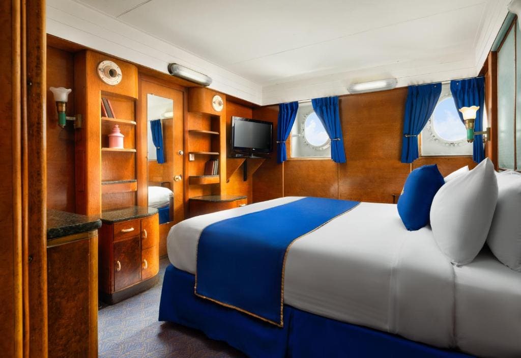 Portside Deluxe King room - Image 3