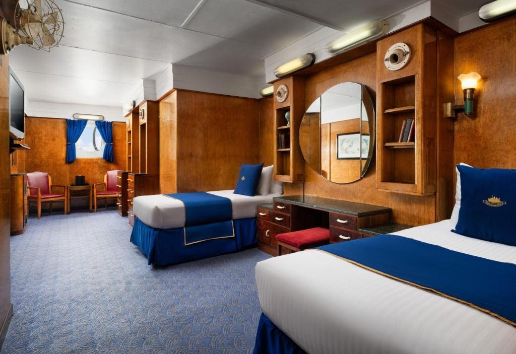 Harbor View Deluxe Twin room - Image 2