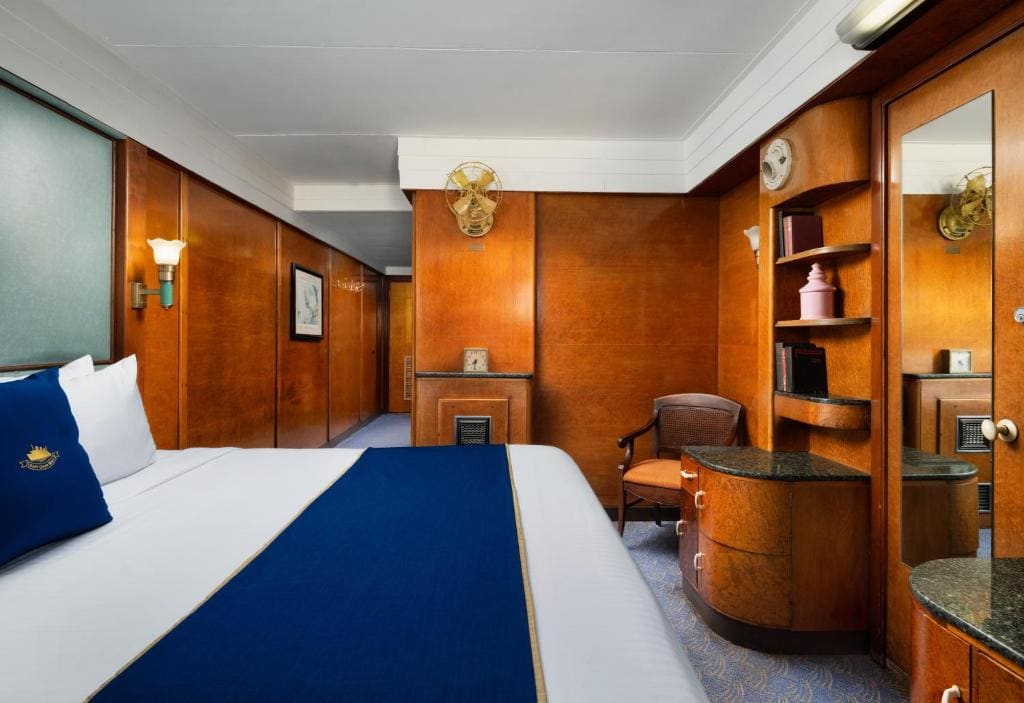 Portside Deluxe King room - Image 1