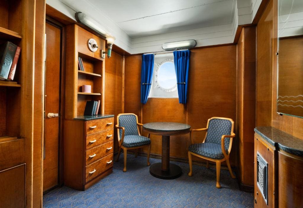Portside Deluxe Twin room - Image 3
