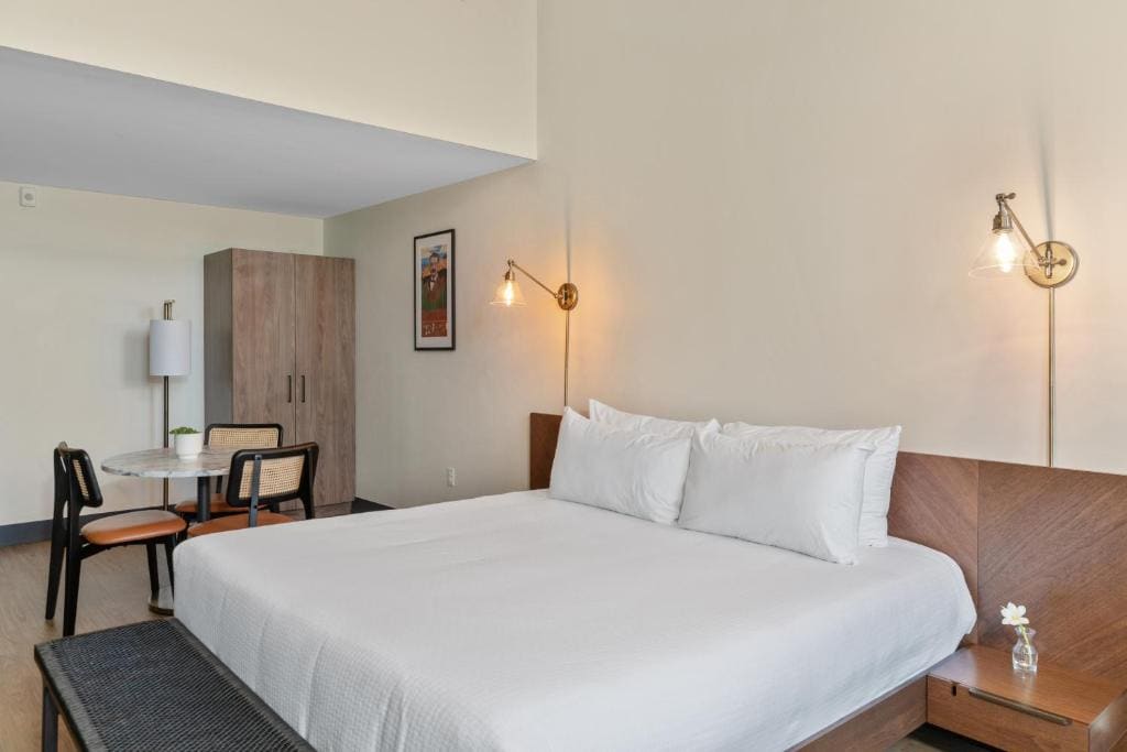 King Room with Mountain View room - Image 1