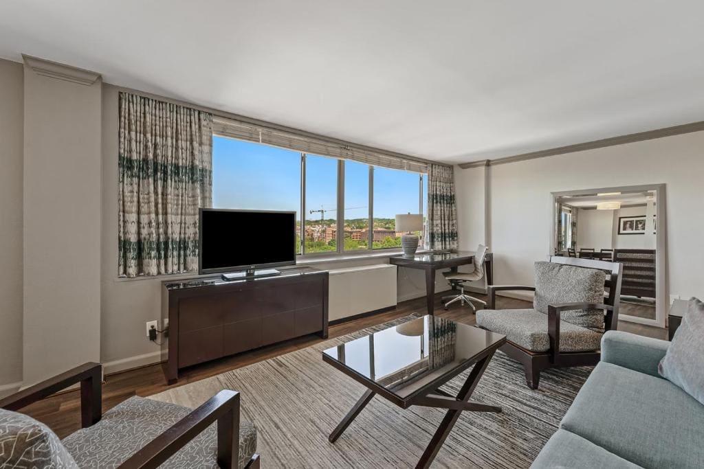 Potomac King Suite room - Image 2
