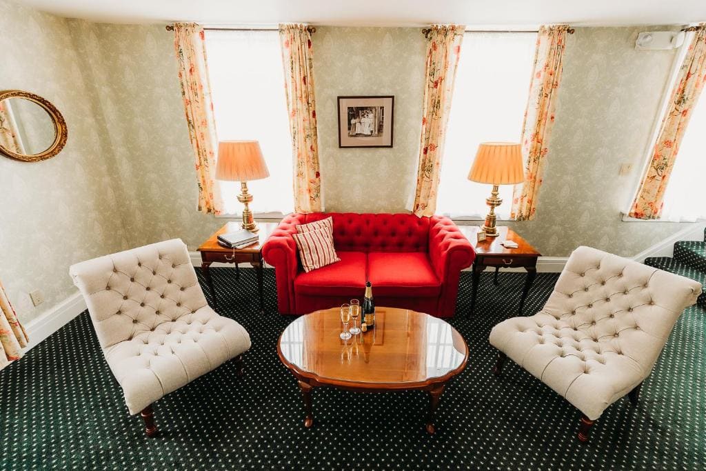 Suite with Hot Tub room - Image 2