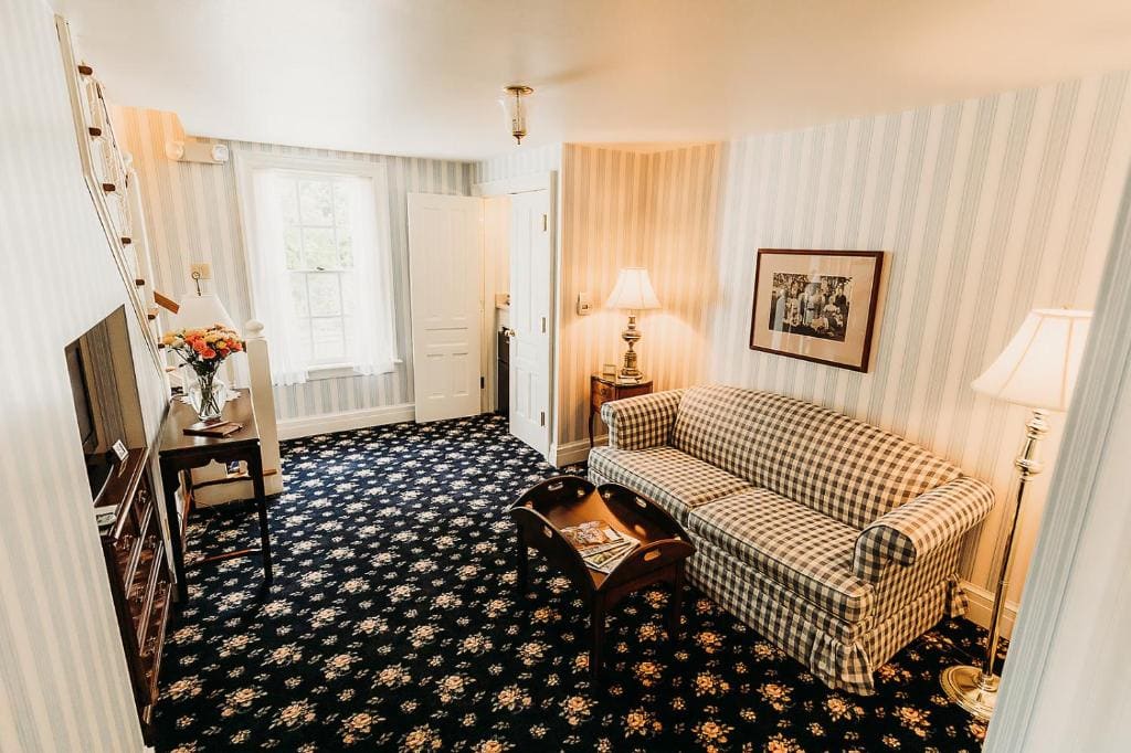 Suite with Spa Bath room - Image 3