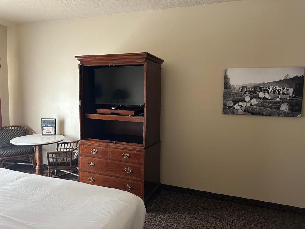 King Suite with Spa Bath room - Image 3