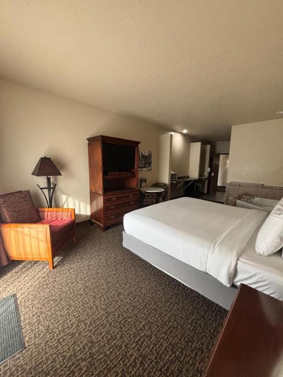 King Suite with Spa Bath room - Image 2