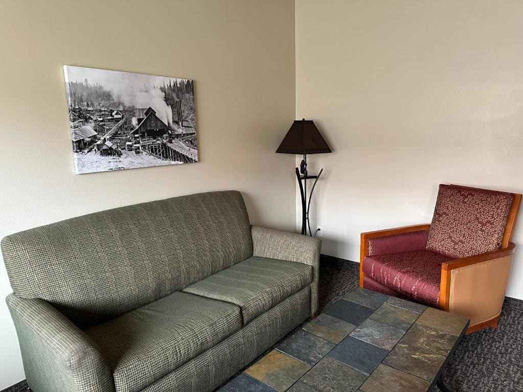 One-Bedroom Apartment room - Image 2
