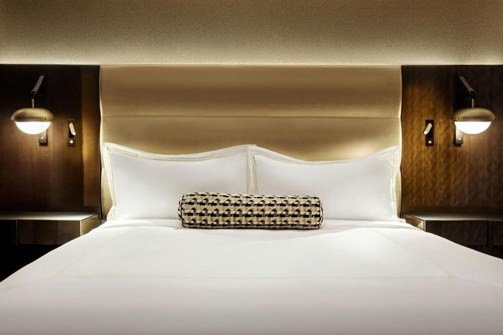 Guest Room, 1 King room - Image 3