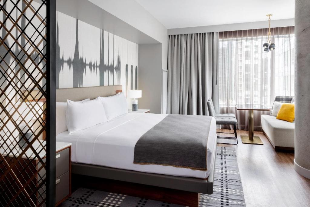 1 King Premium W/in-room Drinks-snacks room - Image 1