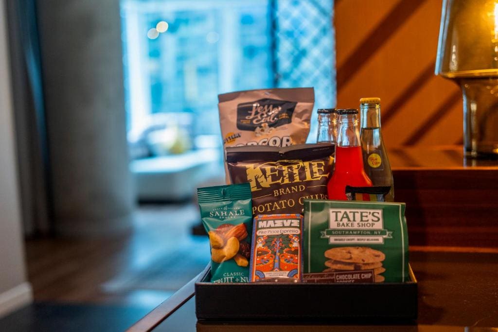 1 King Premium W/in-room Drinks-snacks room - Image 2