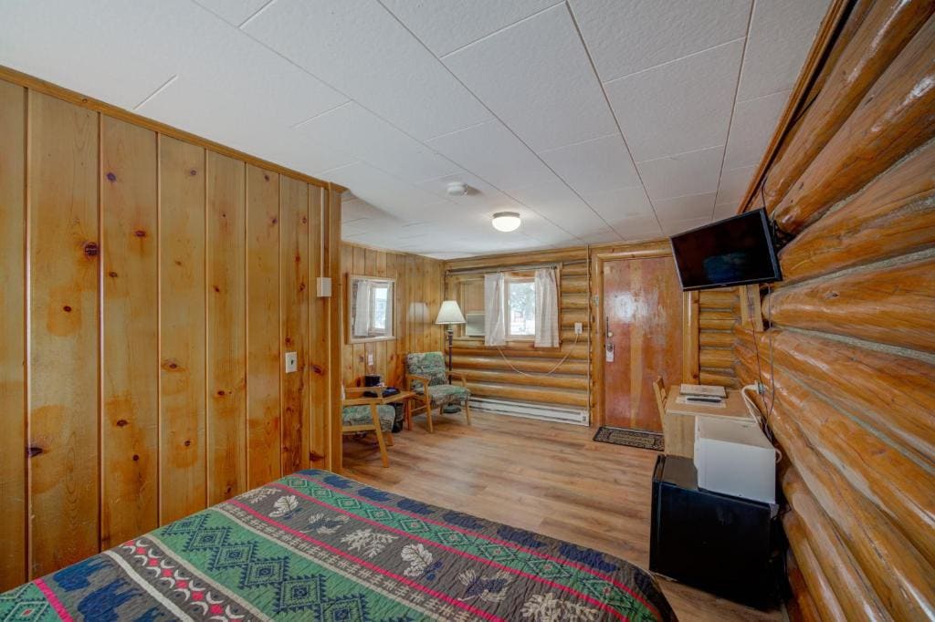 1 Queen - Cabin 1 room - Image 3
