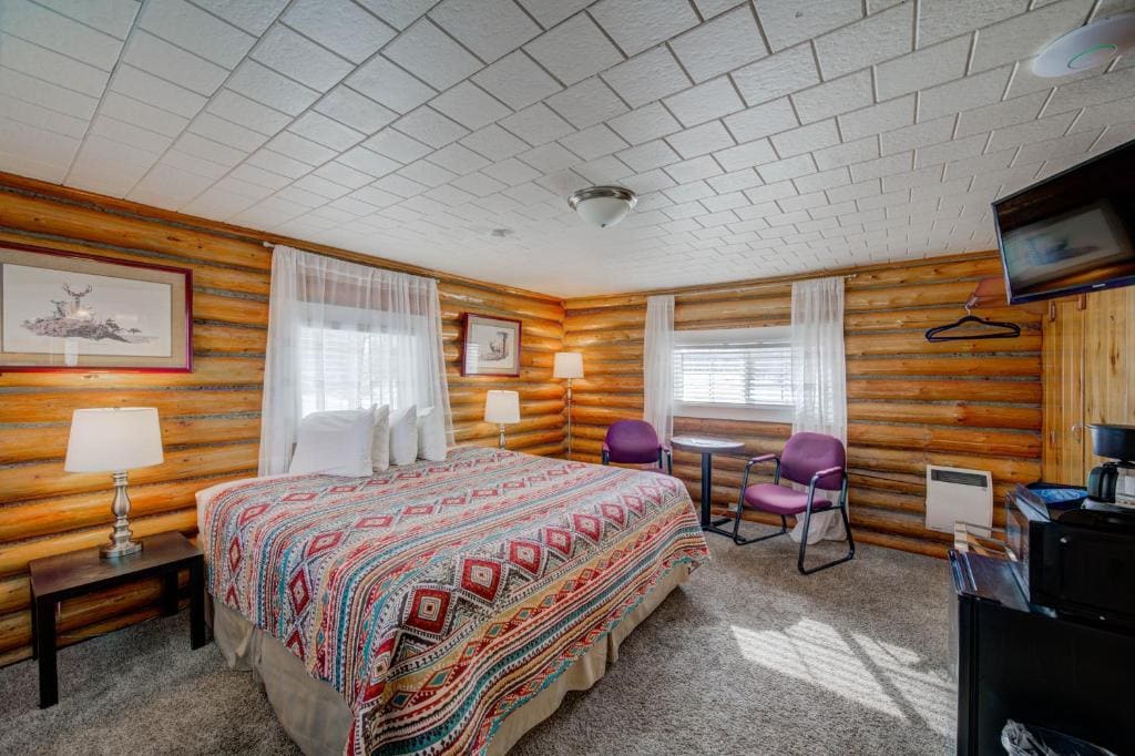 1 Queen - Cabin 1 room - Image 1