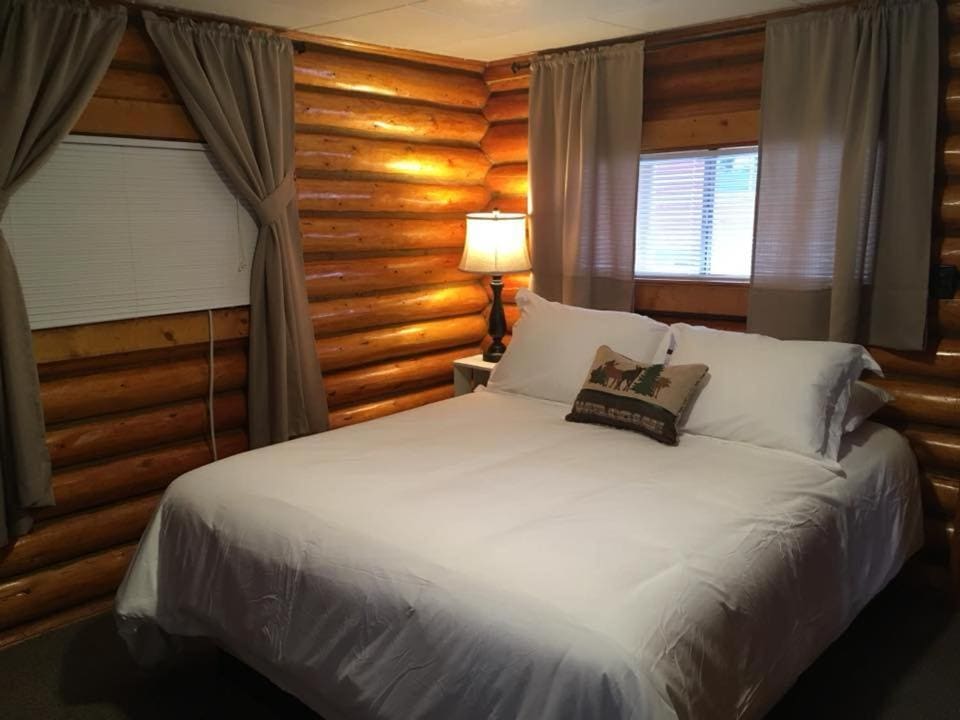 2 Room 2 Queen - Cabin 21 room - Image 2