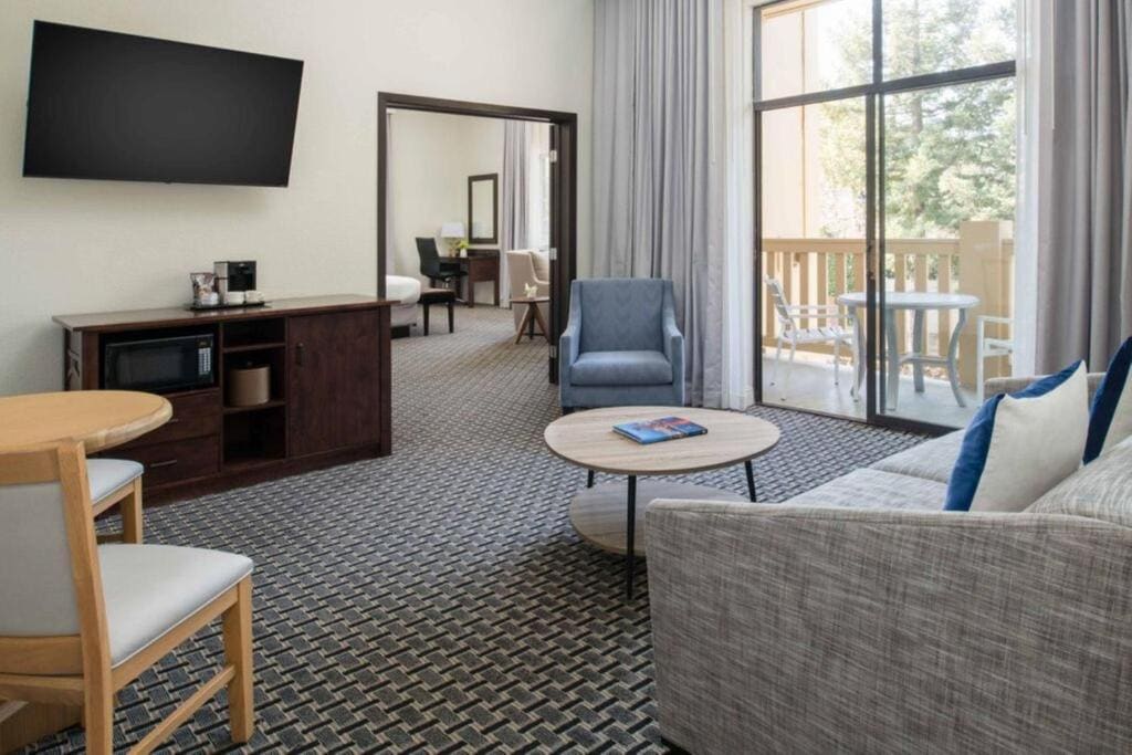 One-Bedroom King Suite room - Image 1