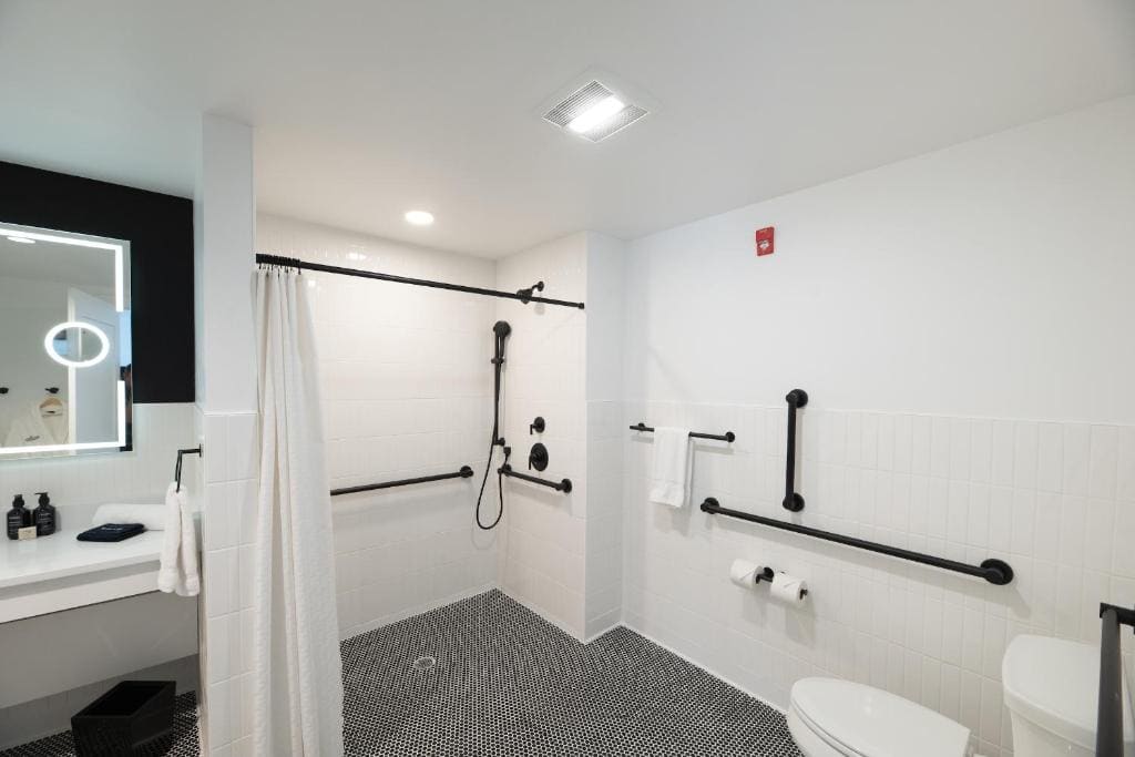 Queen Studio - Disability Access room - Image 1
